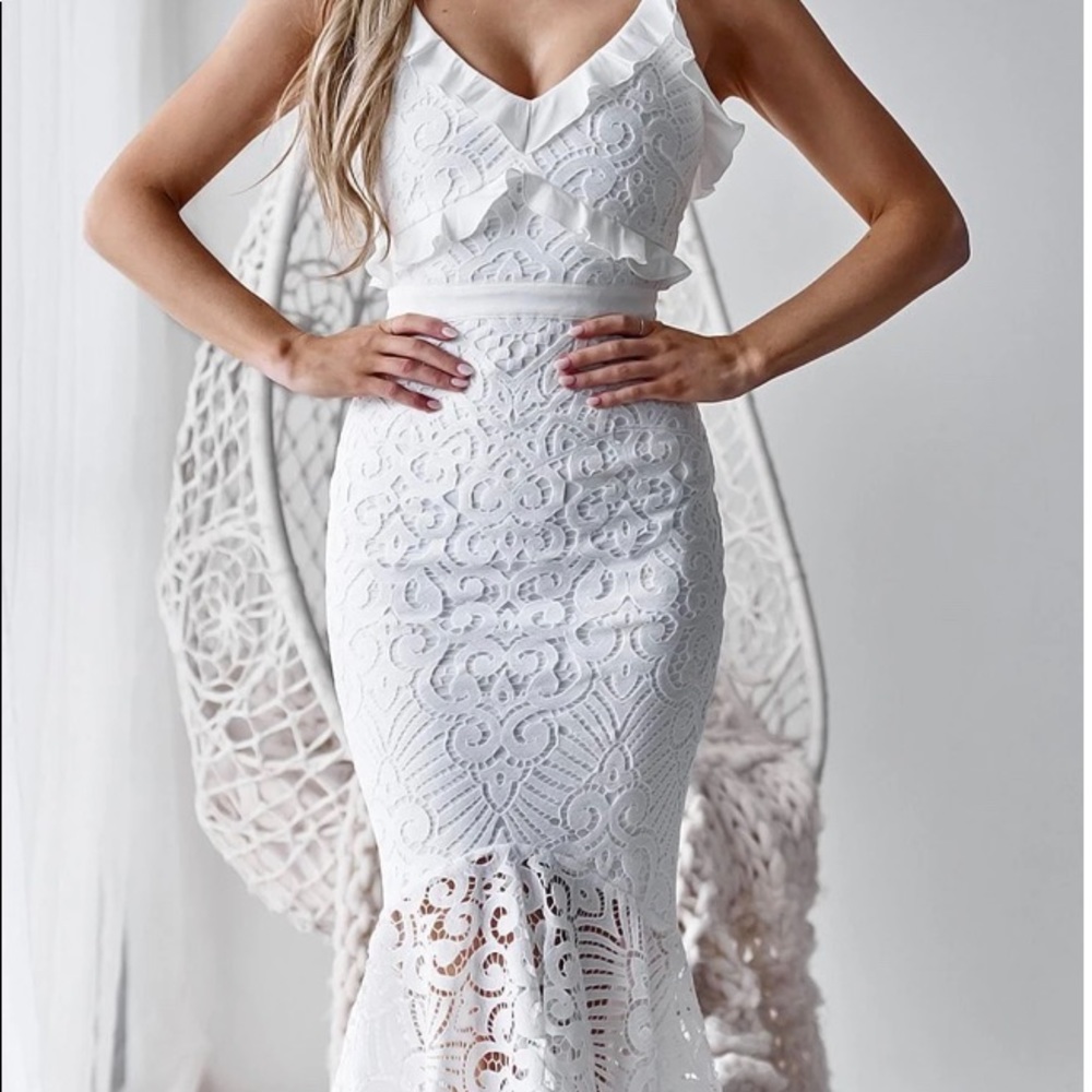 GORGEOUS WHITE DRESS